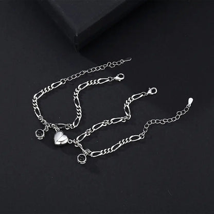 "Couple Bracelet with Simple Projection in 100 Languages"